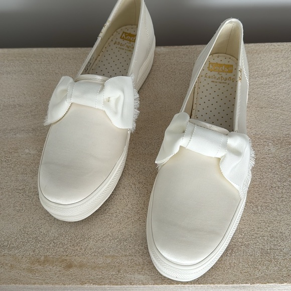 KATE SPADE x KEDS Triple Decker Bow Satin Sneaker Color: White Size: 8.5 - Picture 3 of 5